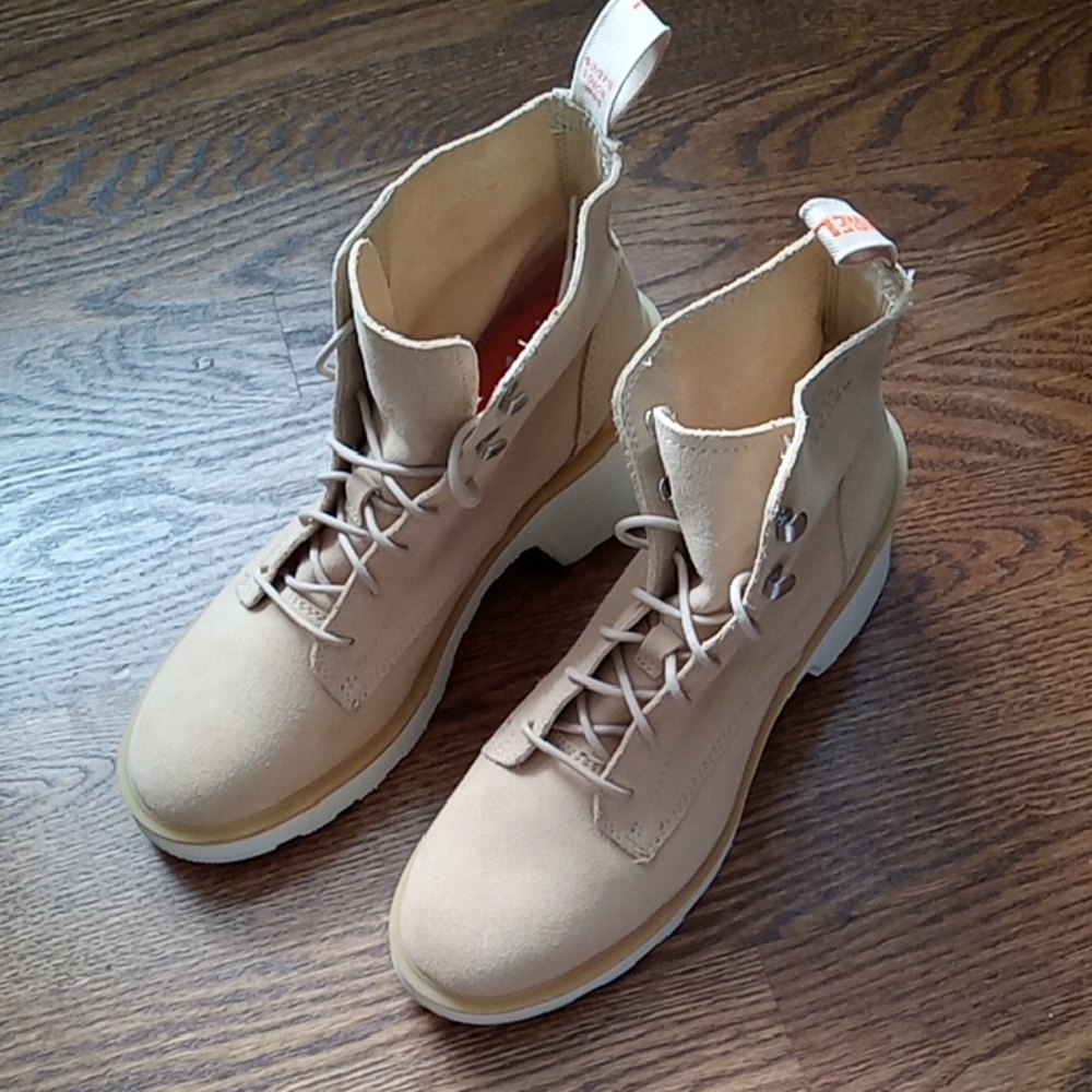 Sorel women's boots-LIGHTLY USED